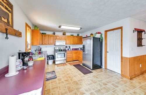 Bethelridge Casa | Cozy Kentucky Getaway w/ Panoramic Farm Views!