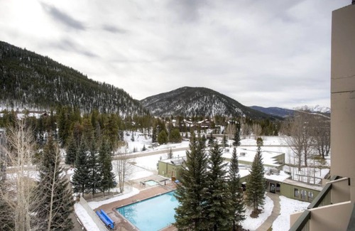 Lakeside Village Apartamento | Cozy Keystone Lodge Stay with Breathtaking Views