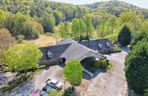 Clayton Condominio | Cozy King Room in Clayton with Mountain Views and Communal Pool