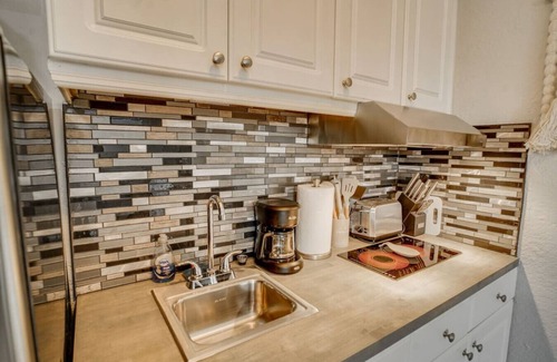 Vero Beach Casa | Cozy King Suite | Sebastian 2mi to Wabasso Beach