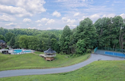 Clayton Condominio | Cozy KW 305 Suite in Clayton, GA with 2 Queen Beds and Mountain Views