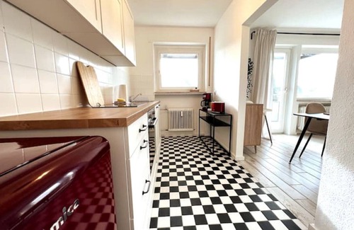 Bad Homburg v.d. Hoehe Apartamento | Cozy-Livings/ subway, parking space, balcony, kitchen