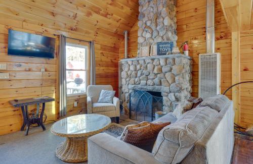 Weirs Beach Casa | Cozy Laconia Cabin, Close to Winnipesaukee Pier!