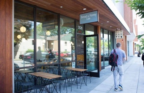 King Apartamento | Cozy Lair-a close-in studio in a welcoming, safe and walkable neighborhood.