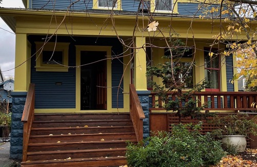 King Apartamento | Cozy Lair-a close-in studio in a welcoming, safe and walkable neighborhood.