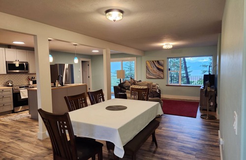 Somers Casa | Cozy Lake and Mountain View House