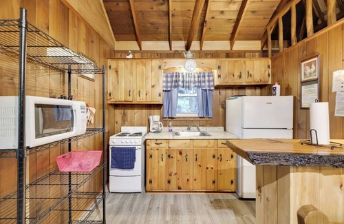 Greentown Cabina | Cozy Lake Cabin #2 w/boatdock