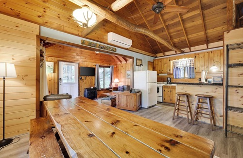 Greentown Cabina | Cozy Lake Cabin 3 with Boatdock