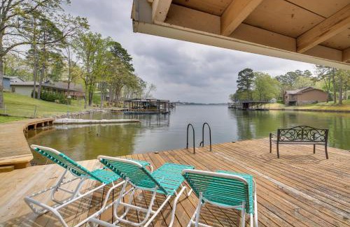 Tanglewood Estates Casa | Cozy Lake Cabin with Dock in Hot Springs Natl Park