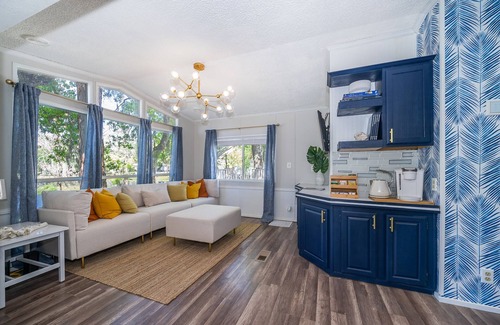 Kissimmee Cabaña | Cozy Lake Cottage - 4 miles to Disney