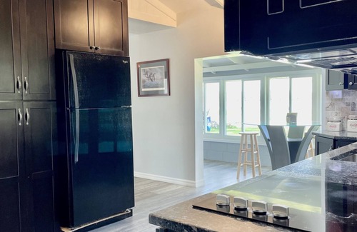Clermont Cabaña | Cozy Lake Front Cottage