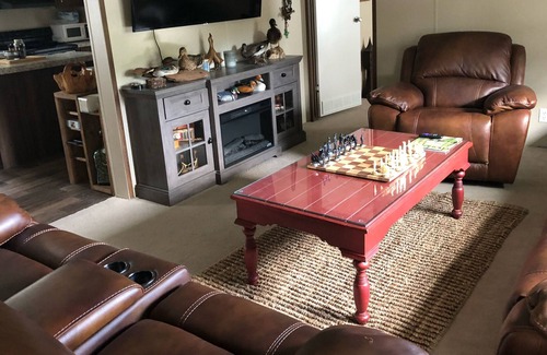 Summerton Casa | Cozy lake front home