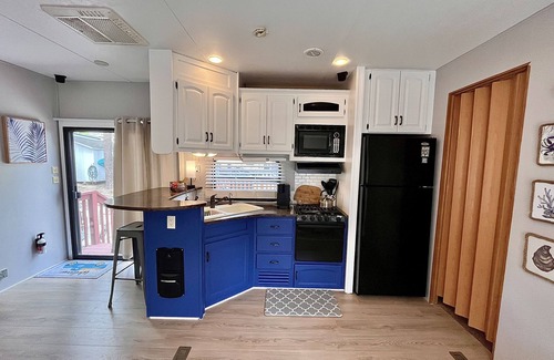 New London Casa | Cozy Lake Getaway at Badin Shores Resort! Beach - Pool - FUN!