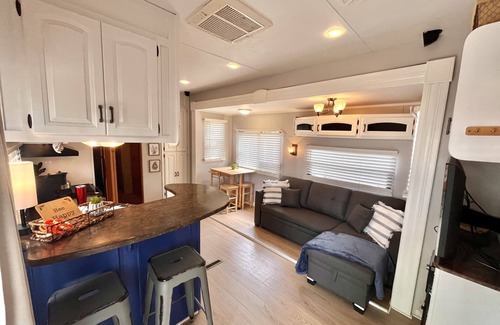 New London Casa | Cozy Lake Getaway at Badin Shores Resort! Beach - Pool - FUN!