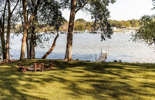 Newville Casa | Cozy Lake Home on Water: Large deck, Yard & Dock