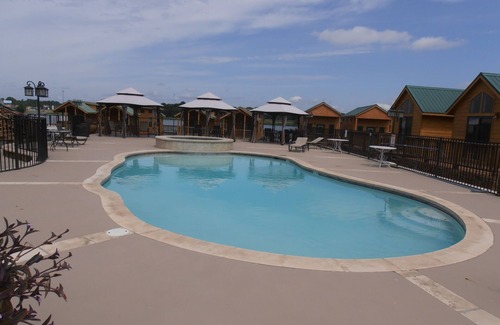 Willis Cabina | Acogedora casa del lago ubicada en el lago Conroe. ¡Pescado del porche!