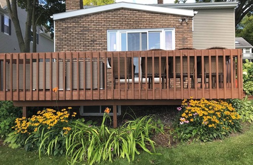 Summit Casa | Cozy lake house on Lower Nemahbin Lake, just a 40-minute drive to Milwaukee.