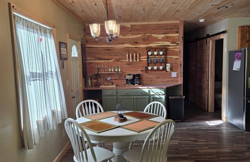 Cadiz Casa | Cozy lake house w/ spacious deck, BBQ/fire pit. Boat ramp1 mi away Pet friendly!
