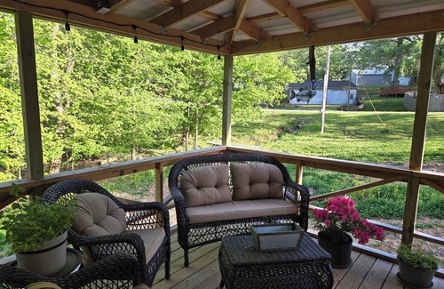 Cadiz Casa | Cozy lake house w/ spacious deck, BBQ/fire pit. Boat ramp1 mi away Pet friendly!