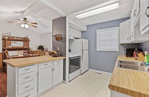 Johnson City Casa | Cozy lake house with large deck- close to town