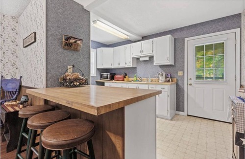 Johnson City Casa | Cozy lake house with large deck- close to town