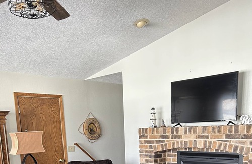 Madison Casa | Cozy lake house with private sand beach right on Lake Madison