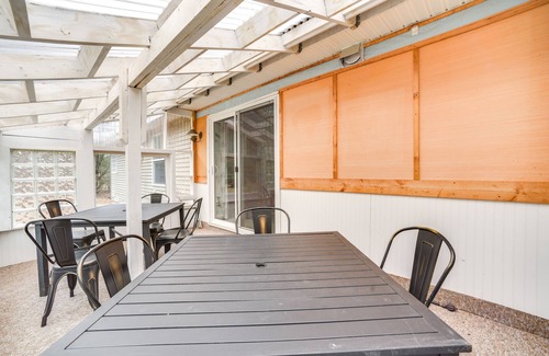 Lake Luzerne-Hadley Casa | Cozy Lake Luzerne Home - 1 Mi to Wayside Beach!
