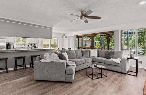 Chapin Casa | Cozy Lake Murray Gem, 2 bedroom house in charming Chapin with WiFi and AC