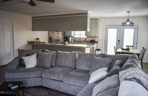 Chapin Casa | Cozy Lake Murray Gem, 2 bedroom house in charming Chapin with WiFi and AC