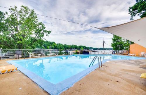 Lake Ozark Apartamento | Cozy Lake Ozark Condo Rental with Grill, Pool Access