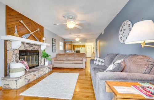 Lake Ozark Apartamento | Cozy Lake Ozark Condo Rental with Grill, Pool Access