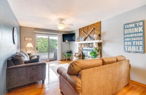 Lake Ozark Apartamento | Cozy Lake Ozark Condo Rental with Grill, Pool Access