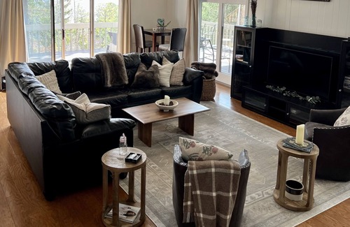 Canandaigua Casa | Cozy Lake-view Chalet w/fireplace - Skiing @ Bristol Mtn+Hunt Hollow 13-25mins