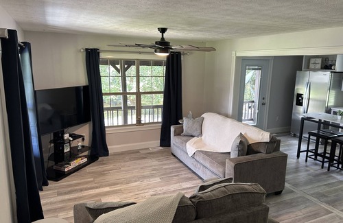 Byrdstown Casa | Cozy Lake View Cottage 2 minutes to Sunset Marina on Beautiful Dale Hollow Lake.