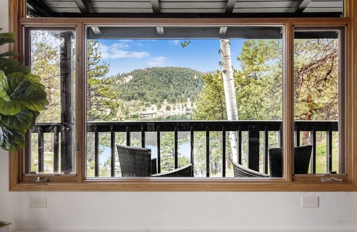 Kerr Gulch Casa | Cozy lake view cottage - 5 minute walk to downtown and lake!