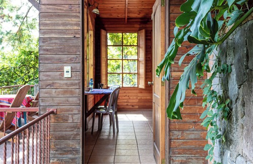 San Juan La Laguna Casa | Cozy lakefront Bungalow looking at beautiful Lake Atitlan