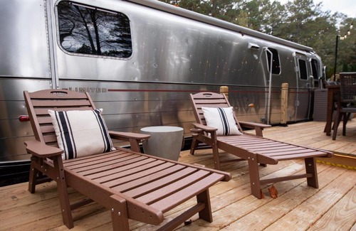 Smyrna Otro | Cozy Lakefront Airstream - Private Deck and Firepit - Sleeps 6