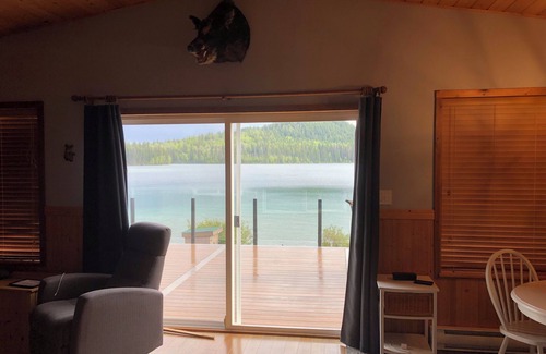Deka Lake Cabina | Cozy lakefront cabin