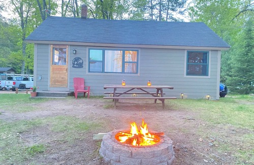 Conover Casa | Cozy Lakefront Cabin Retreat: 3 Bedroom Cabin on South Twin Lake, Conover, WI