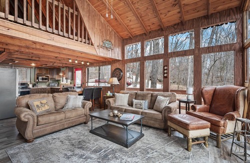 Innsbrook Chalet De Esquí | Cozy Lakefront Chalet - On A Large Lake - Private Dock w/Boats