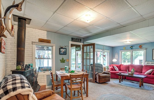 Rhinelander Cabaña | Cozy Lakefront Cottage w/ Dock, Kayaks & Views!