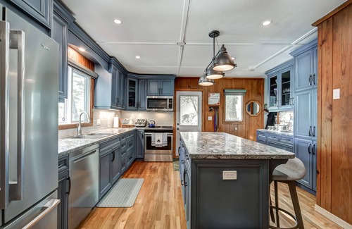 Lake of Bays Cabaña | Cozy Lakefront Cottage: Stunning Views, Hot Tub, Pets Welcome