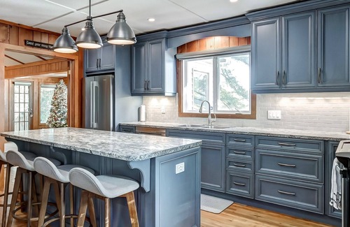 Lake of Bays Cabaña | Cozy Lakefront Cottage: Stunning Views, Hot Tub, Pets Welcome