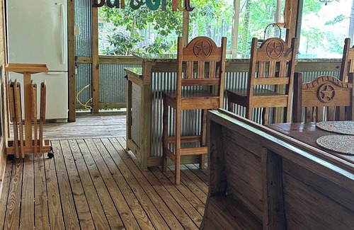 Heber Springs Casa | Cozy Lakefront: Family Friendly Home with Gentle walk to Greers Ferry Lake