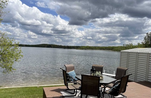 Bottineau Cabina | Cozy Lakefront Getaway on Lake Metigoshe