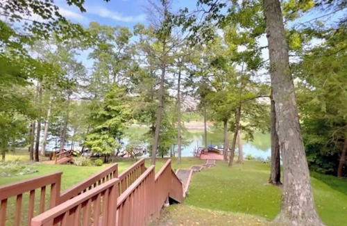 Athens Casa | Cozy Lakefront Home in Athens