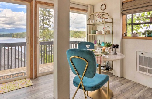 Newman Lake Apartamento | Cozy Lakefront Honeymoon Bay Studio w/ Hot Tub!