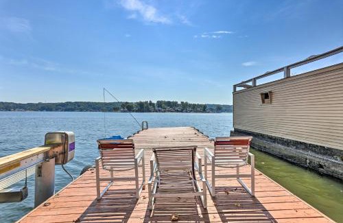 Hopatcong Casa | Cozy Lakefront House with a private dock and lake