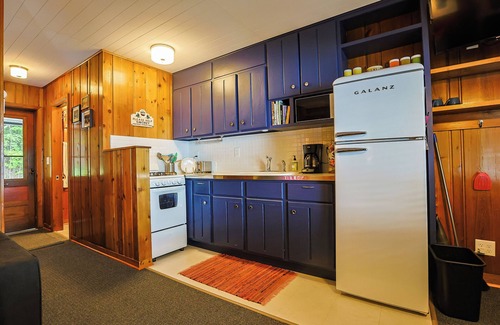 Presque Isle Cabina | Cozy Lakefront Retreat Sleeps 4, Fully Updated