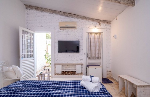 Hidrolandia Casa | Cozy Lakefront Suites RGB
